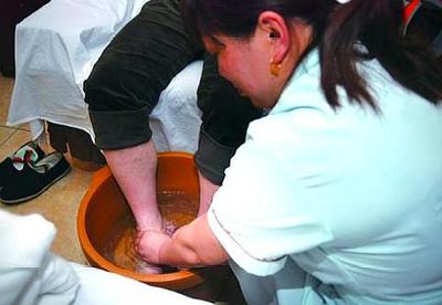 足浴店涉黃服務(wù)被查，四對(duì)男女當(dāng)場(chǎng)被擒